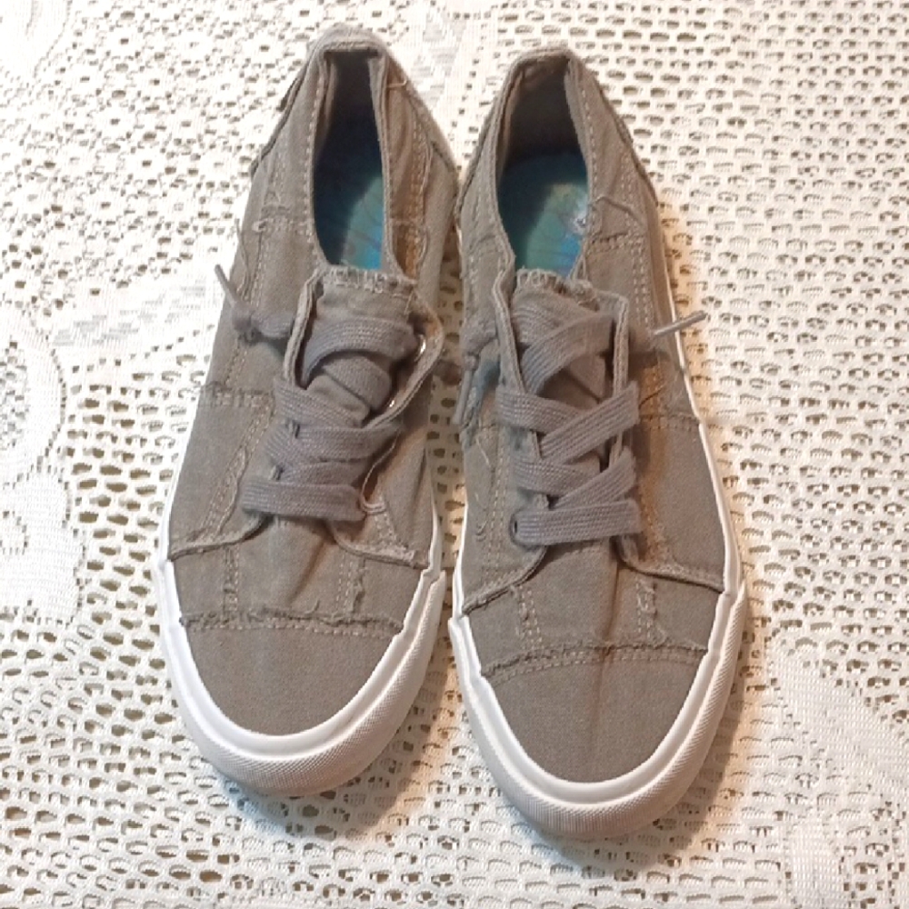 Casual Tan Sneakers By Blowfish